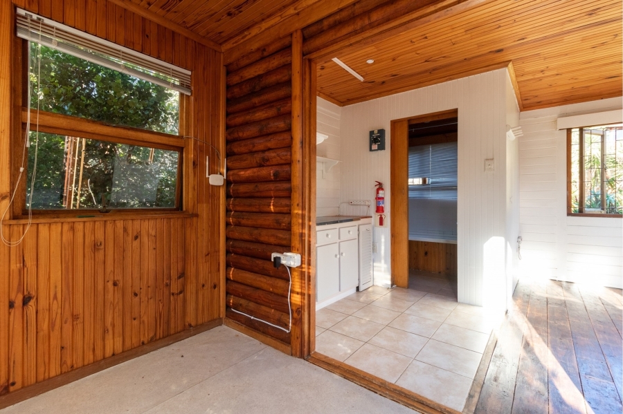 6 Bedroom Property for Sale in Capri Western Cape